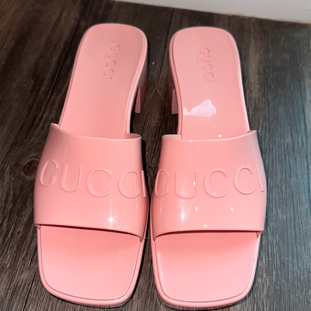 Gucci Pink Sandals size 9